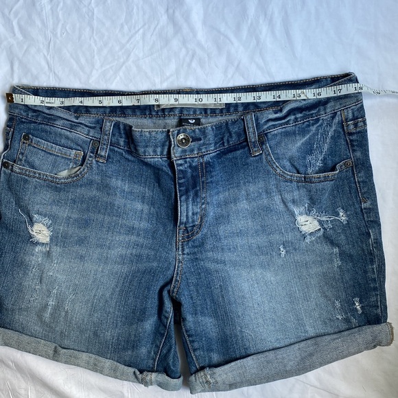 Refuge Distressed Denim Jean Short - Picture 3 of 6